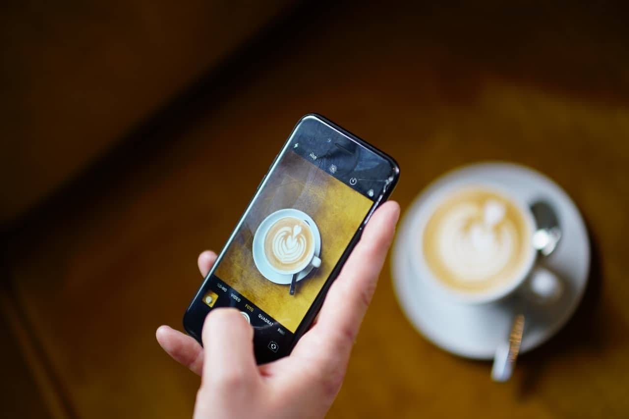 Fotografieren einer Tasse mit Latte Art