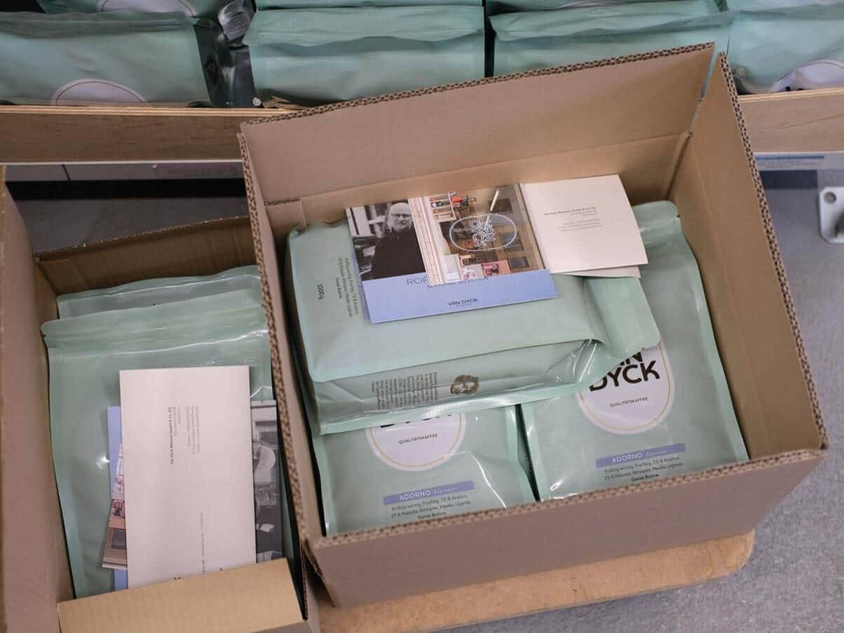 Paket mit Kaffeepäckchen