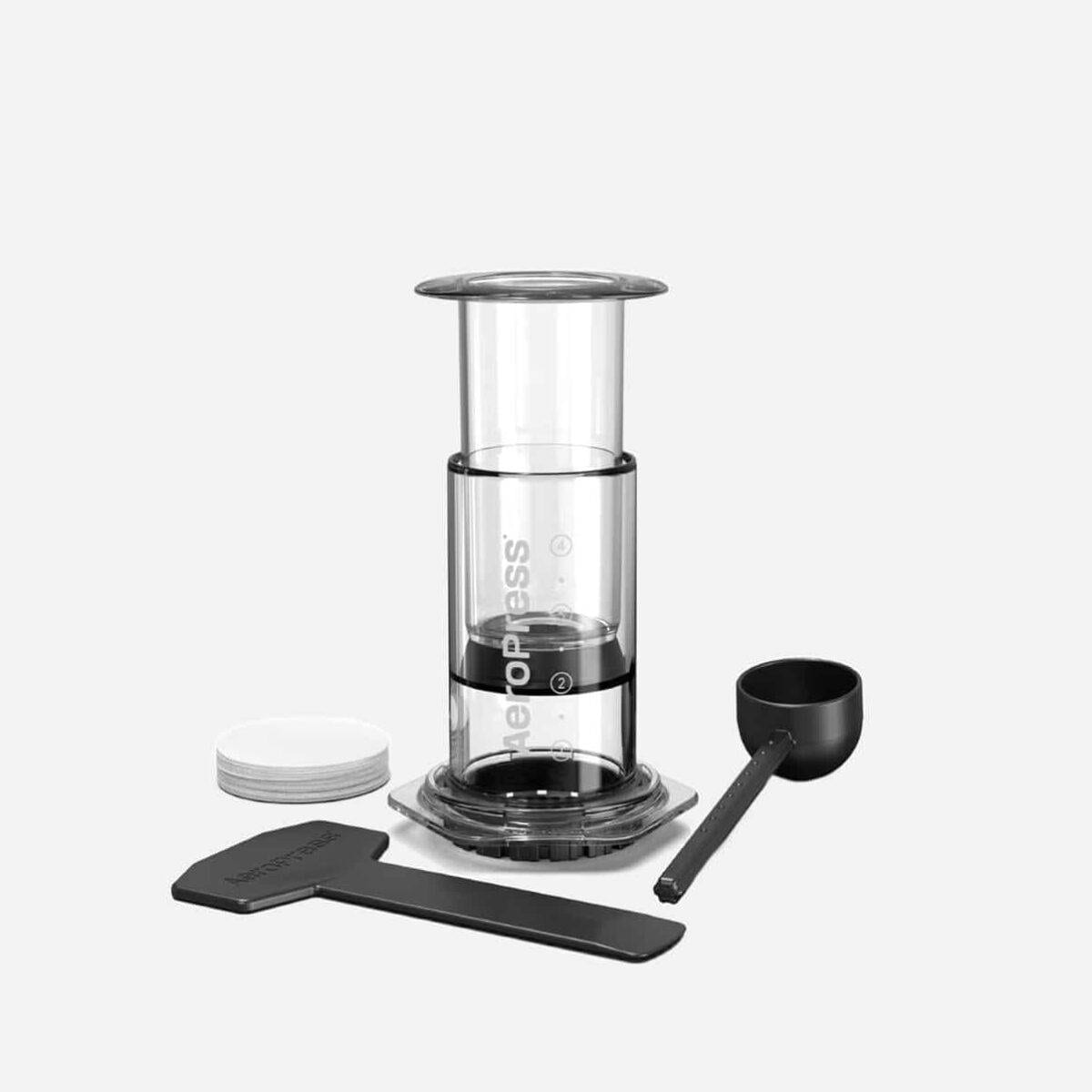 durchsichtige Frenchpress mit Filtern und Meßlöffel